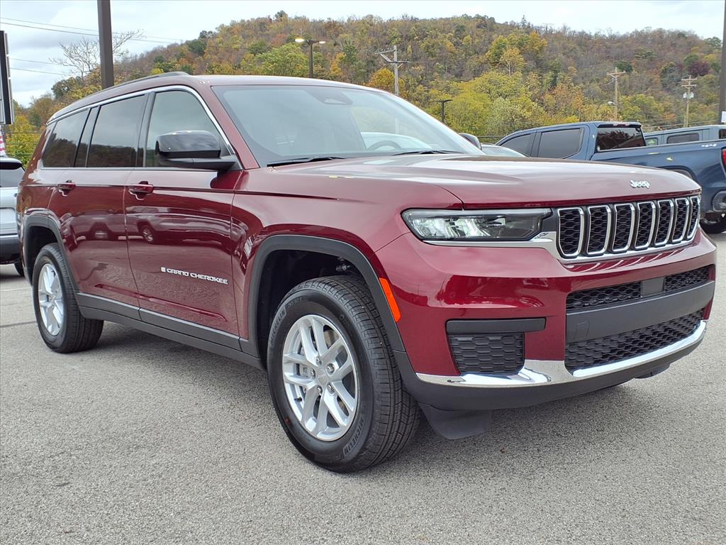 2025 Jeep Grand Cherokee L Laredo's photo