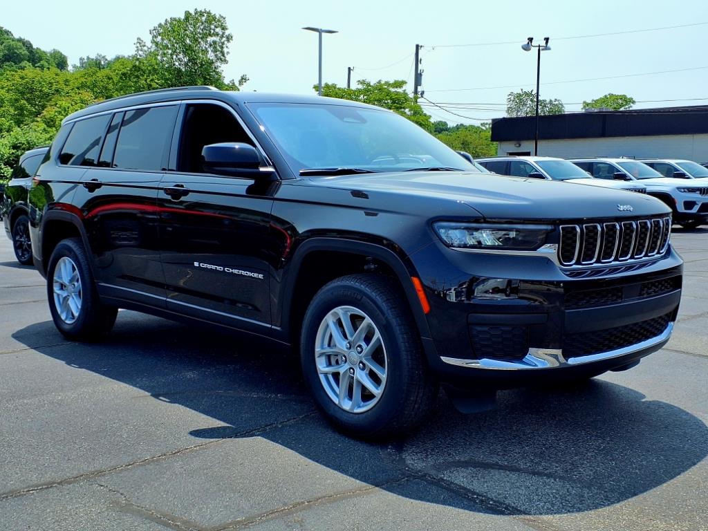 2025 Jeep Grand Cherokee L Laredo's photo