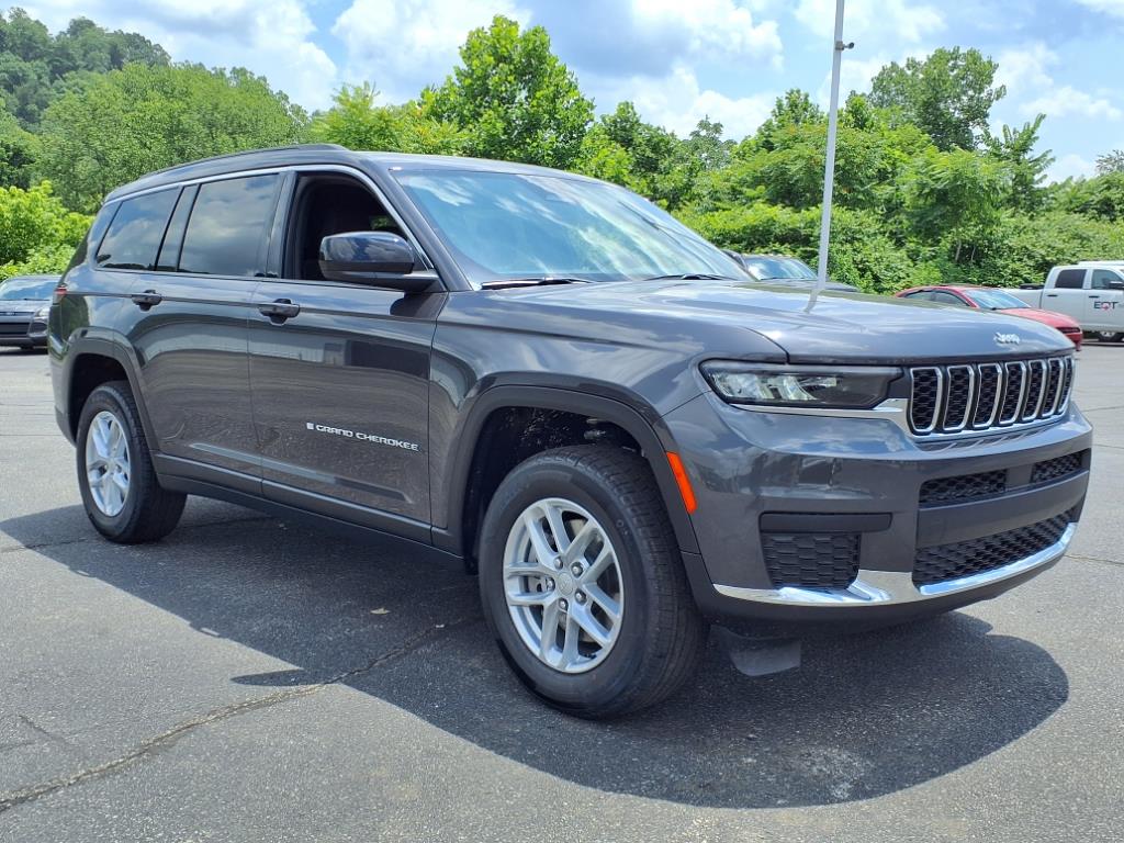 2025 Jeep Grand Cherokee L Laredo's photo
