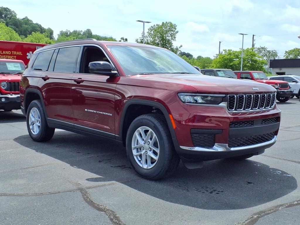 2025 Jeep Grand Cherokee L Laredo's photo
