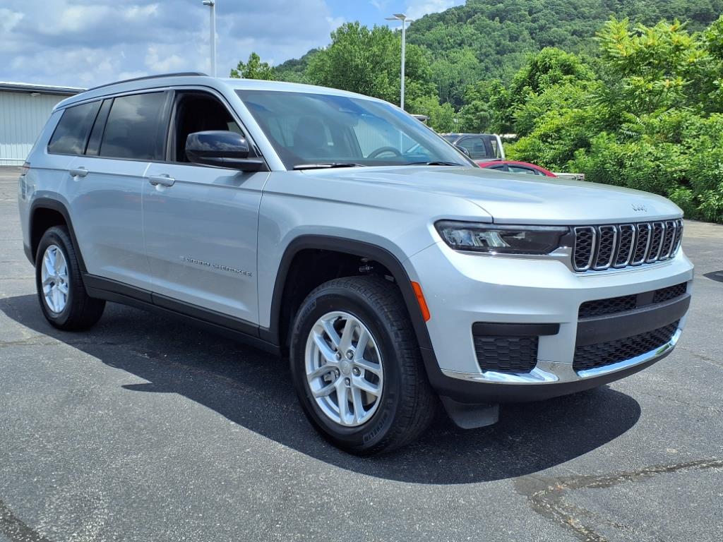 2025 Jeep Grand Cherokee L Laredo's photo
