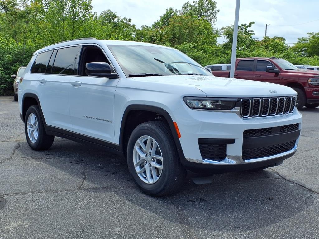 2025 Jeep Grand Cherokee L Laredo's photo