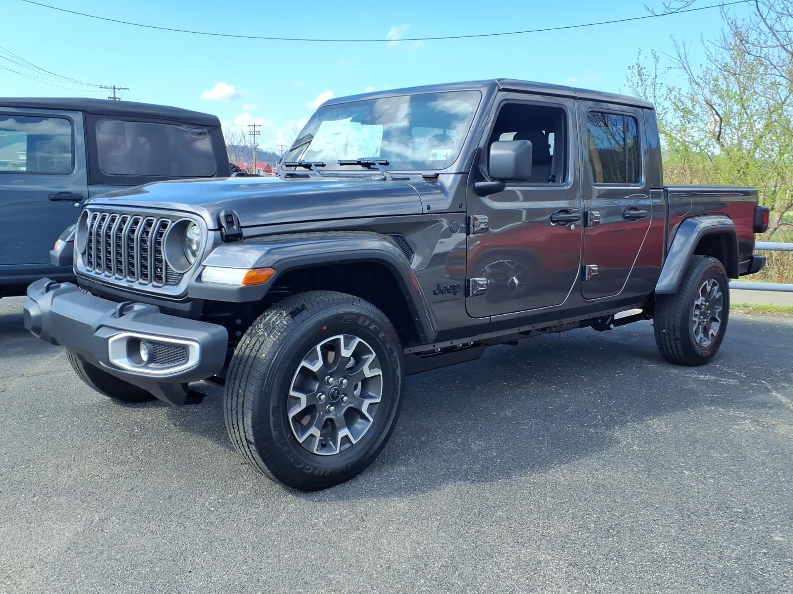 New 2026 Granite Crystal Metallic Clearcoat Jeep Sahara image 2