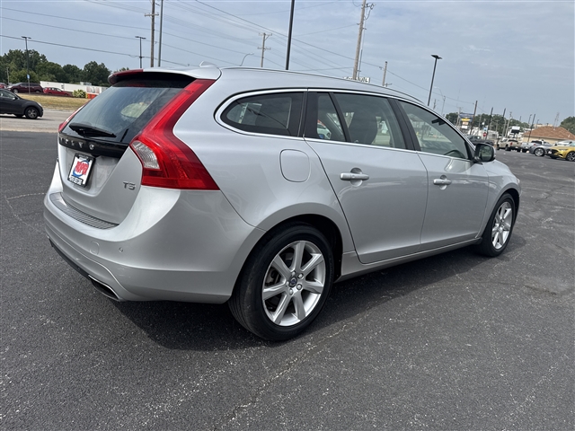 2016 Volvo V60 T5 Drive-E Platinum:66610