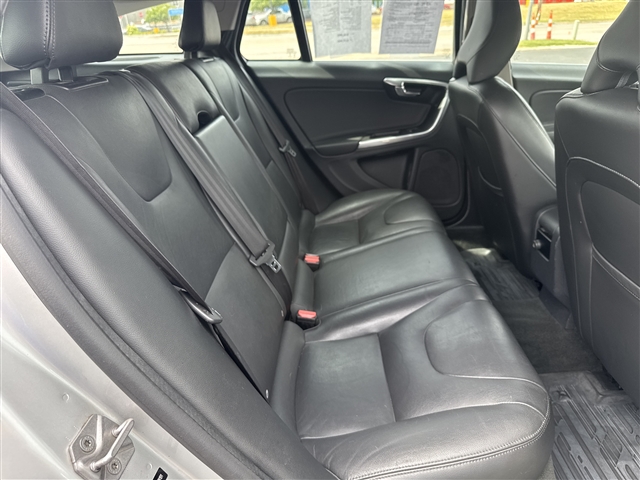 2016 Volvo V60 T5 Drive-E Platinum:66610