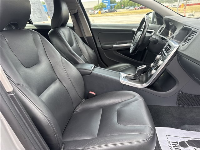 2016 Volvo V60 T5 Drive-E Platinum:66610