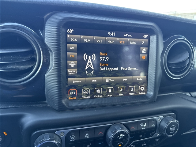 Photo of 2020 Jeep Gladiator Altitude in Joplin, MO - 17,  2020 Jeep Gladiator Altitude:65636