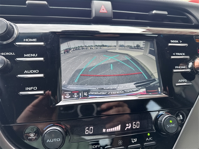 2018 Toyota Camry Hybrid SE:655921