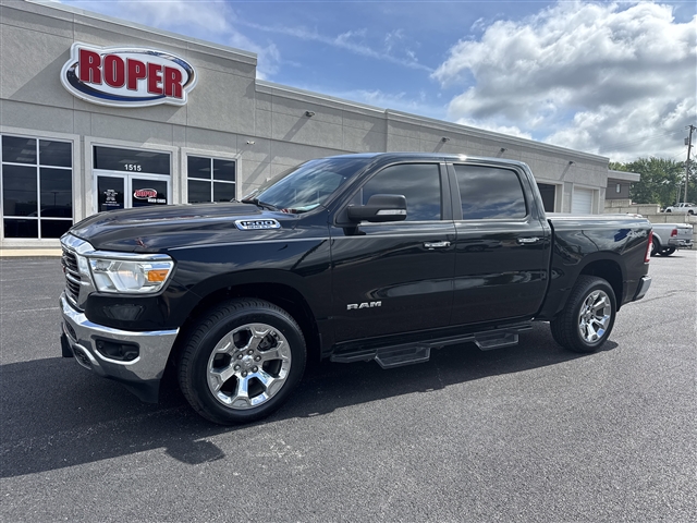 2020 RAM 1500 Big Horn/Lone Star 4x4 Crew Cab 5'7's photo