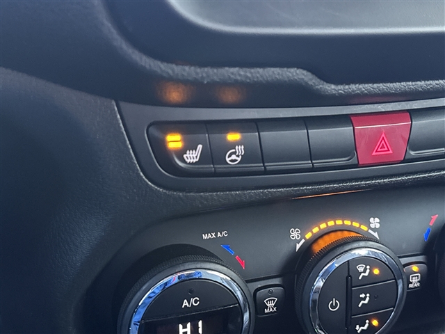 2016 Jeep Renegade Limited:65679