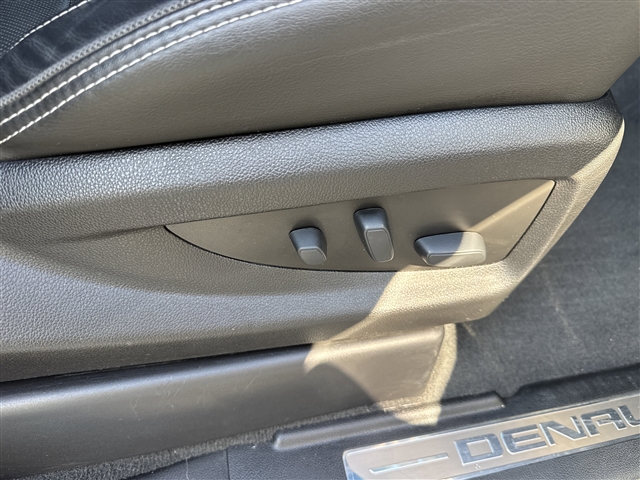 2019 GMC Yukon Denali:65676