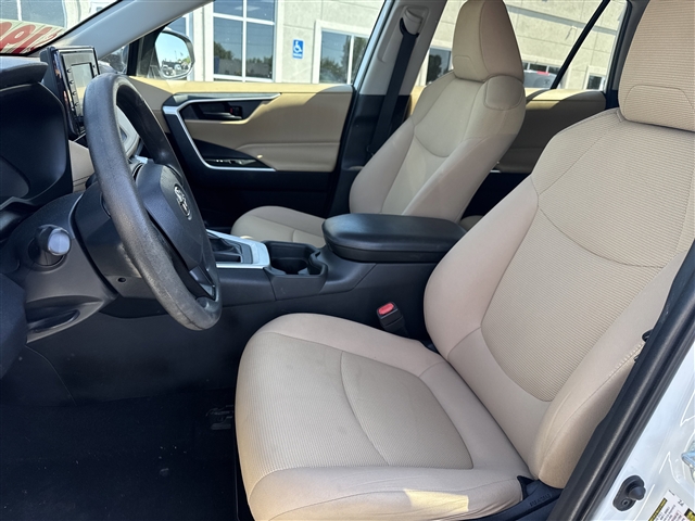 2020 Toyota RAV4 LE:66544