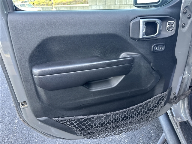 Photo of 2020 Jeep Gladiator Altitude in Joplin, MO - 4,  2020 Jeep Gladiator Altitude:65636