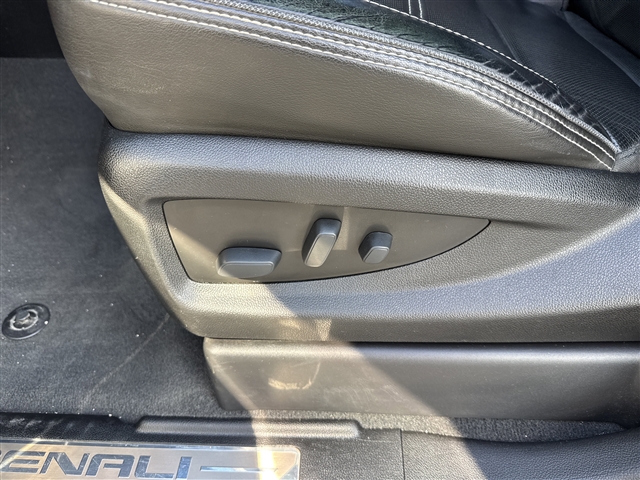 2019 GMC Yukon Denali:65676