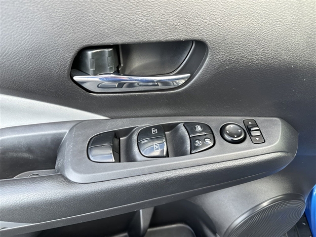 2023 Nissan Kicks SR:64537