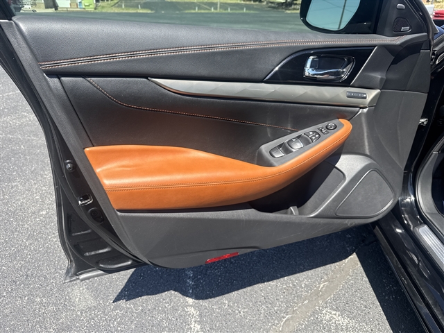 2020 Nissan Maxima Platinum:56541