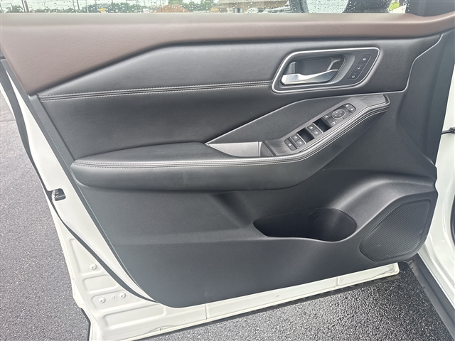 2023 Nissan Rogue Platinum:66598