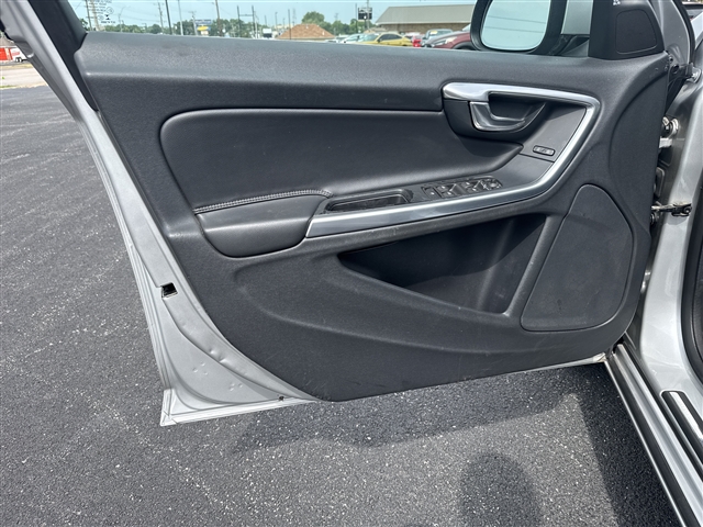 2016 Volvo V60 T5 Drive-E Platinum:66610