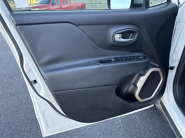 2016 Jeep Renegade Limited:65679