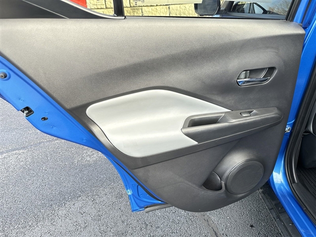 2023 Nissan Kicks SR:64537