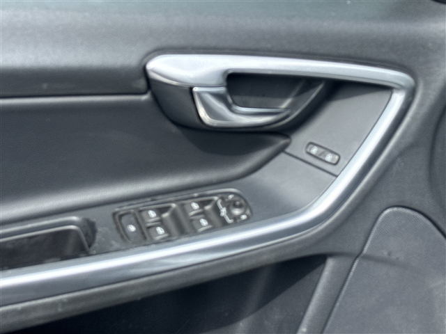 2016 Volvo V60 T5 Drive-E Platinum:66610