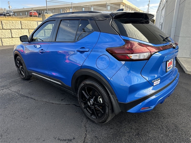 2023 Nissan Kicks SR:64537