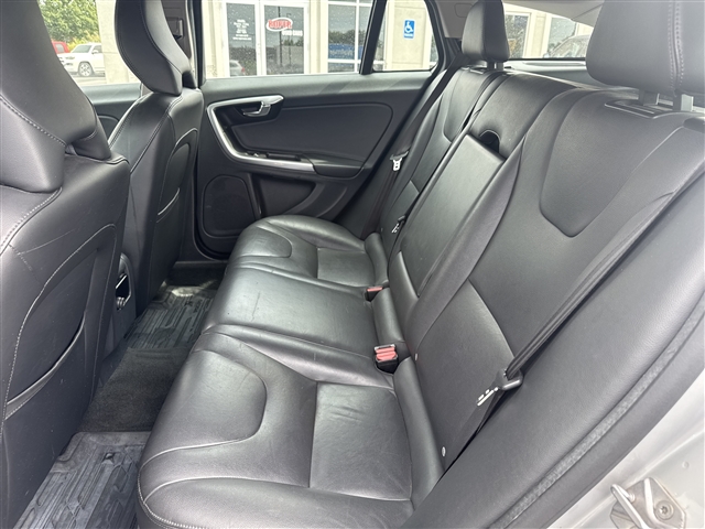 2016 Volvo V60 T5 Drive-E Platinum:66610