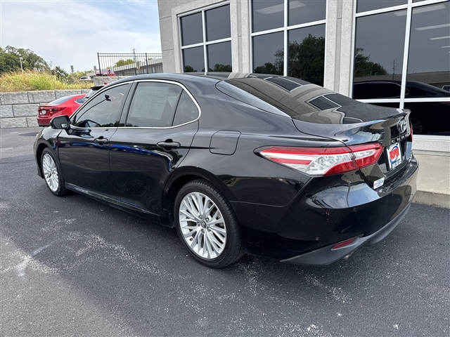 2018 Toyota Camry Hybrid SE:655921