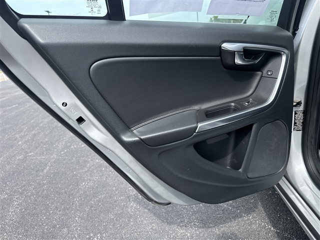 2016 Volvo V60 T5 Drive-E Platinum:66610
