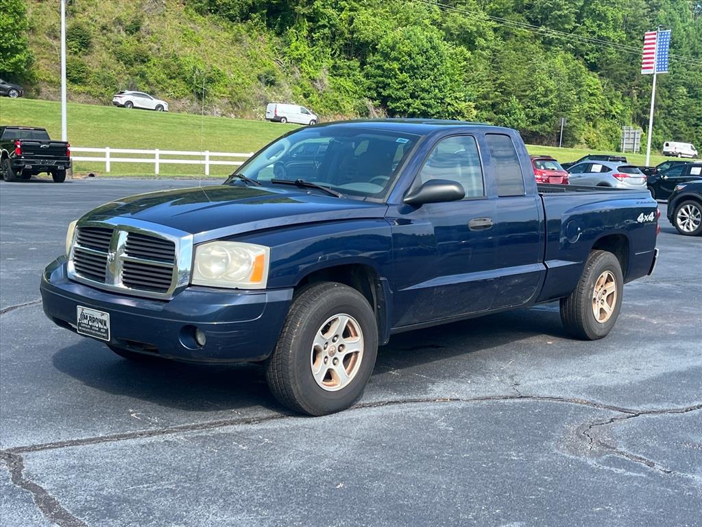 Patriot Blue Pearl 2006 Dodge Dakota SLT Club Cab 4WD Pickup Truck Four-Wheel Drive 5-Speed Automatic