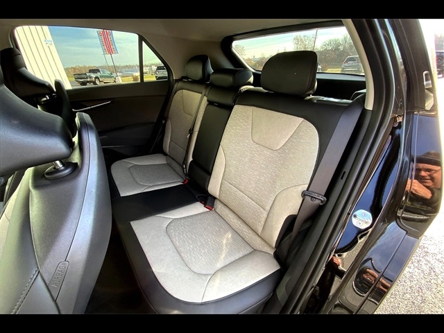 2024 Kia Niro SX Touring:840131