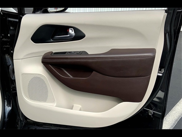 2021 Chrysler Pacifica Touring L:K63651