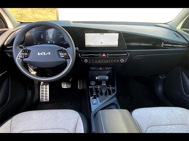 2024 Kia Niro SX Touring:840131