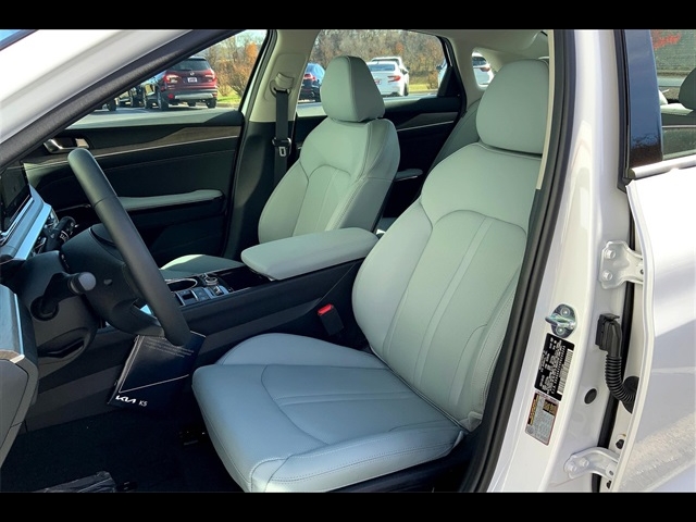 2024 Kia K5 EX:840100