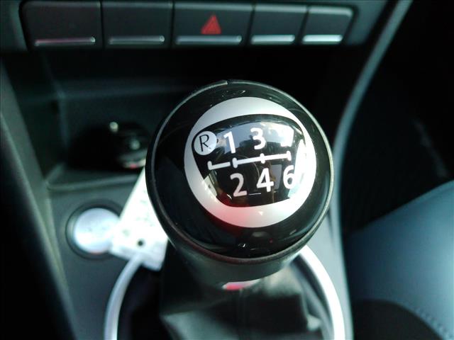 2013 Volkswagen Beetle Turbo 6spd Manual:10531