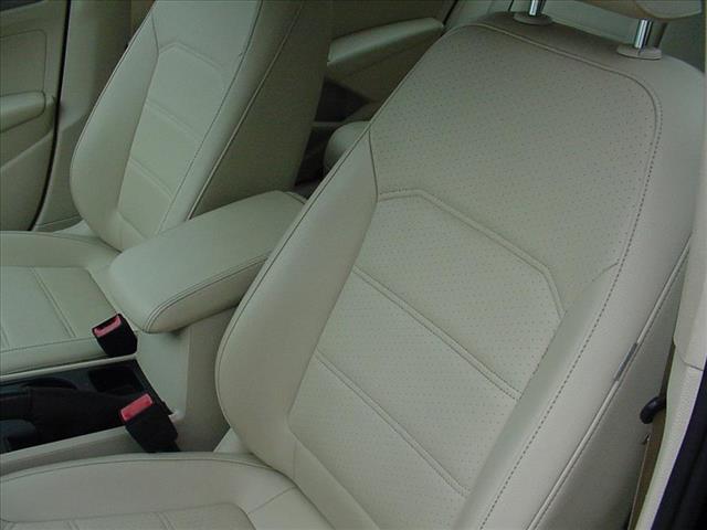 2015 Volkswagen Passat Limited 1.8 Turbo:10398