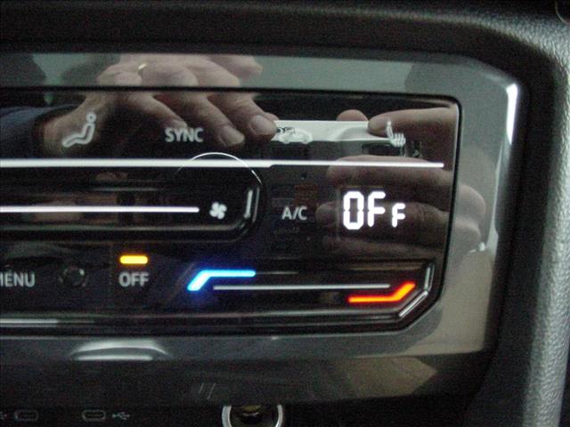 2022 Volkswagen Tiguan SE ONE OWNER All Wheel Drive:10388