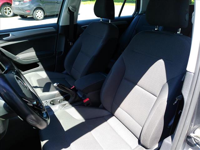2017 Volkswagen Golf S 5spd Manual ONE OWNER:10496