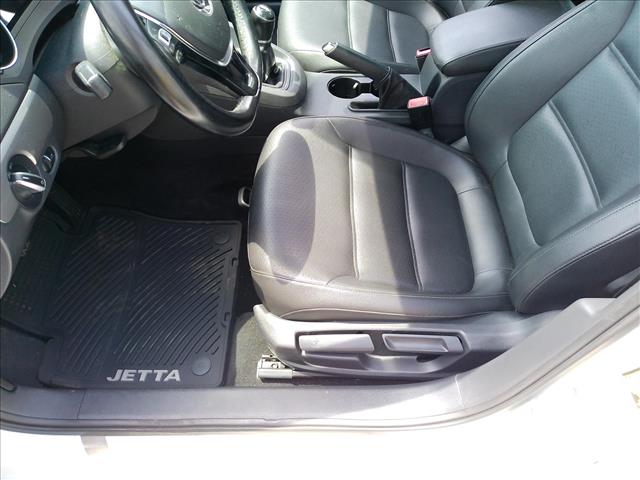 2017 Volkswagen Jetta SE Manual:10505