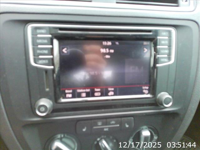 2017 Volkswagen Jetta SE Manual:10432