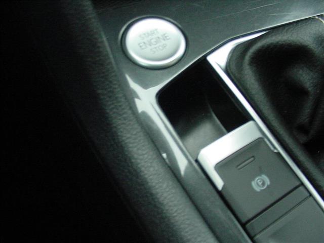 2022 Volkswagen Tiguan SE ONE OWNER All Wheel Drive:10388