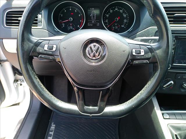 2017 Volkswagen Jetta SE Manual:10505
