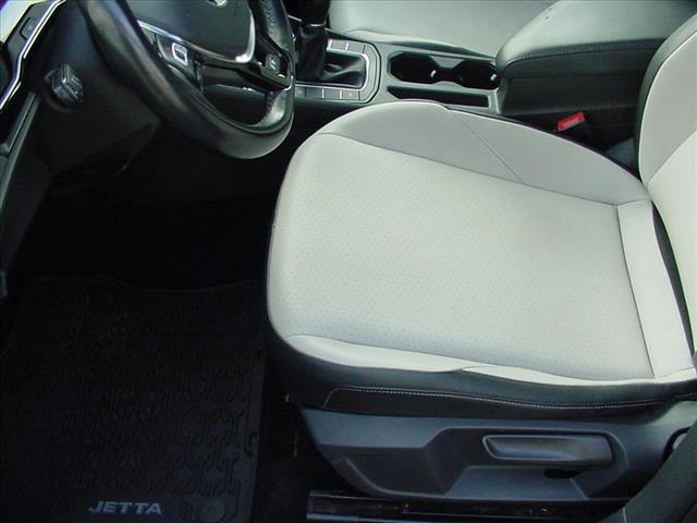 2020 Volkswagen Jetta R Line Manual EPA 40MPG Hwy:10410