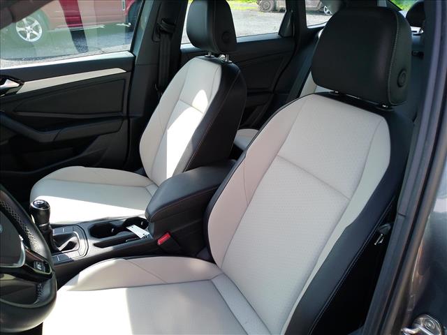 2020 Volkswagen Jetta 6spd R Line 1.4l EPA 40MPG Hwy:10528