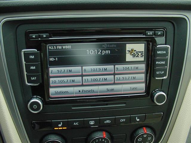 2015 Volkswagen Passat Limited 1.8 Turbo:10398