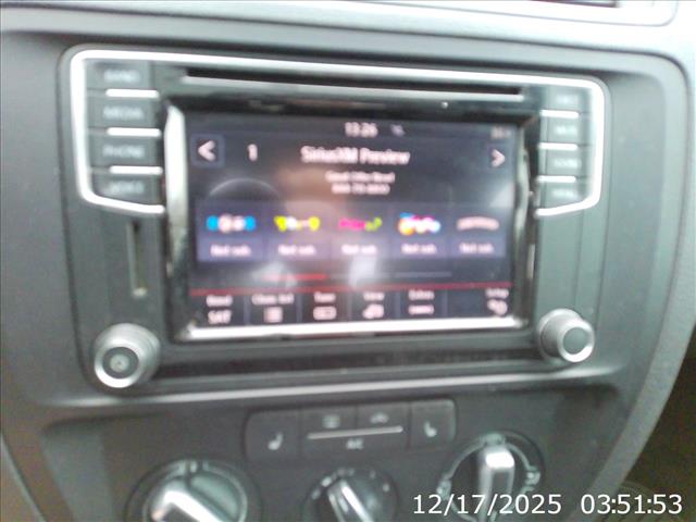 2017 Volkswagen Jetta SE Manual:10432