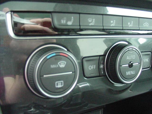 2019 Volkswagen Tiguan SEL Premium photo 12