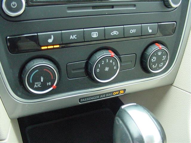 2015 Volkswagen Passat Limited 1.8 Turbo:10398