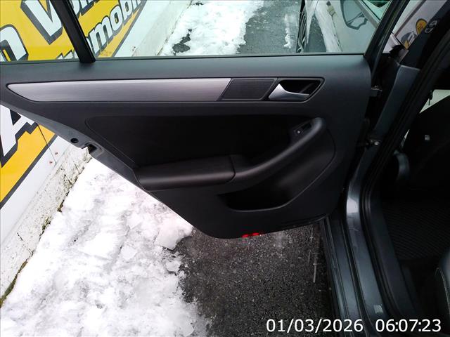 2016 Volkswagen Jetta Sport 5spd:10435