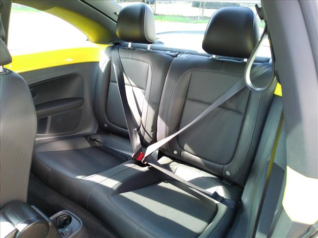 2014 Volkswagen Beetle 2.5L Automatic Sunroof:10473